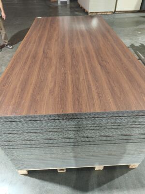 Chapa de madera de PVC de China Paneles de pared de chapa Hot sales pvc wood veneer pvc carbon crystal plate for indoor decorative